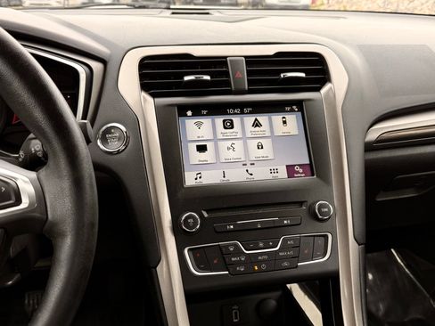 Used 2018 Ford Fusion SE w/ Equipment Group 602A FWD image 37