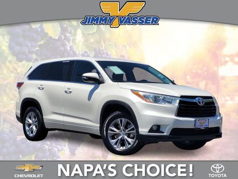 Used 2014 Toyota Highlander Plus FWD image 1