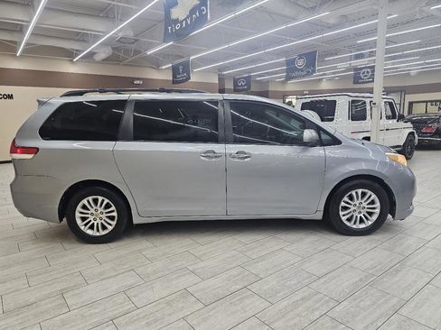 Used 2014 Toyota Sienna XLE FWD image 5