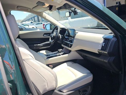 Used 2022 Nissan Pathfinder SL AWD/4WD image 6