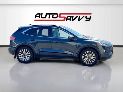 Used 2022 Ford Escape Titanium w/ Class II Trailer Tow Package image 8