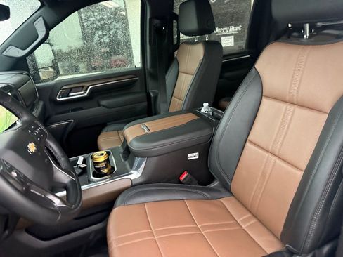 Used 2025 Chevrolet Silverado 2500 High Country w/ High Country Premium Package image 2