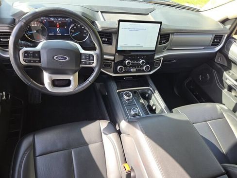 Used 2024 Ford Expedition XLT AWD/4WD image 11