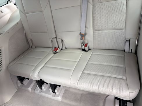 Used 2024 Cadillac Escalade Premium Luxury Platinum image 34