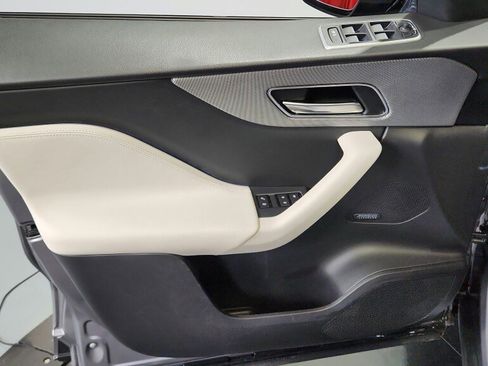 Used 2020 Jaguar F-PACE SVR image 29