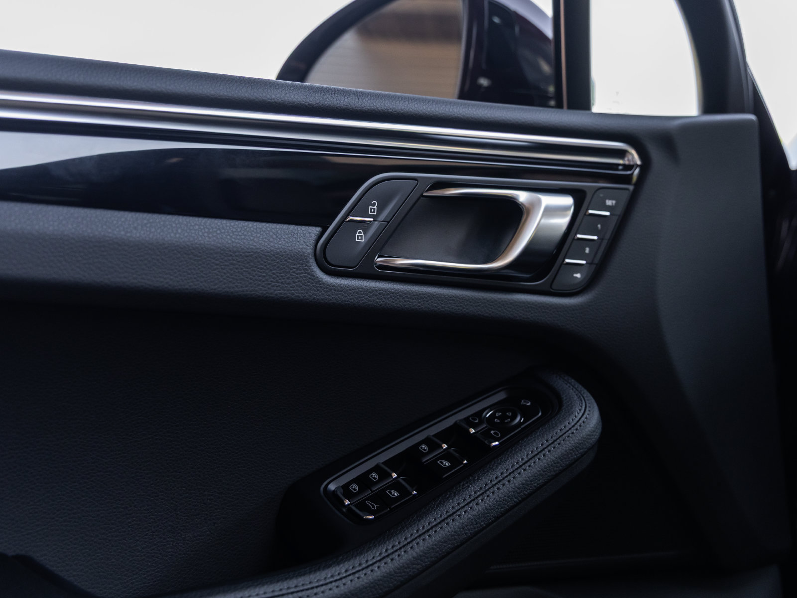 Certified 2026 Porsche Macan AWD/4WD image 24