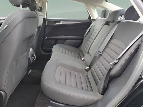 Certified 2018 Ford Fusion SE w/ Fusion SE Technology Package FWD image 10