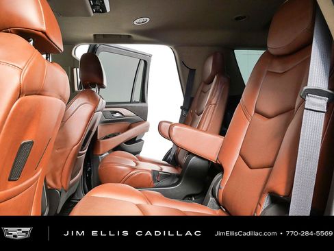 Used 2018 Cadillac Escalade Luxury AWD/4WD image 22