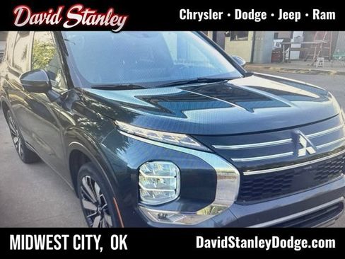 Used 2025 Mitsubishi Outlander SE FWD image 1