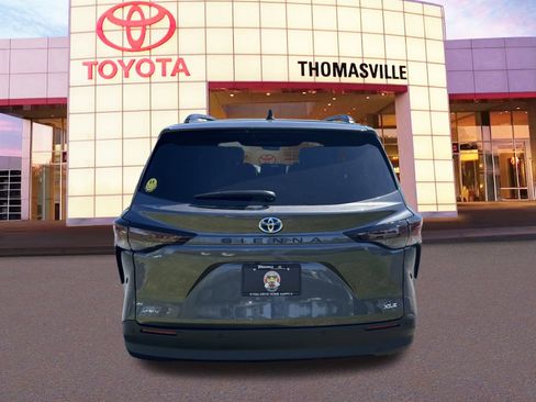 New 2025 Toyota Sienna XLE image 6