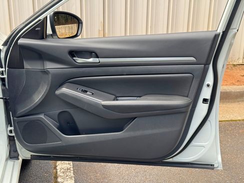 Used 2022 Nissan Altima 2.5 SV FWD image 36