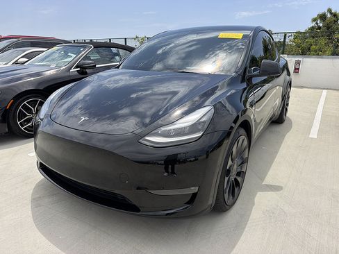 Used 2022 Tesla Model Y Performance AWD/4WD image 2