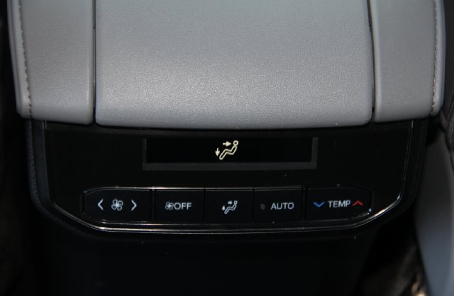 Used 2022 Toyota Highlander XLE AWD/4WD image 36