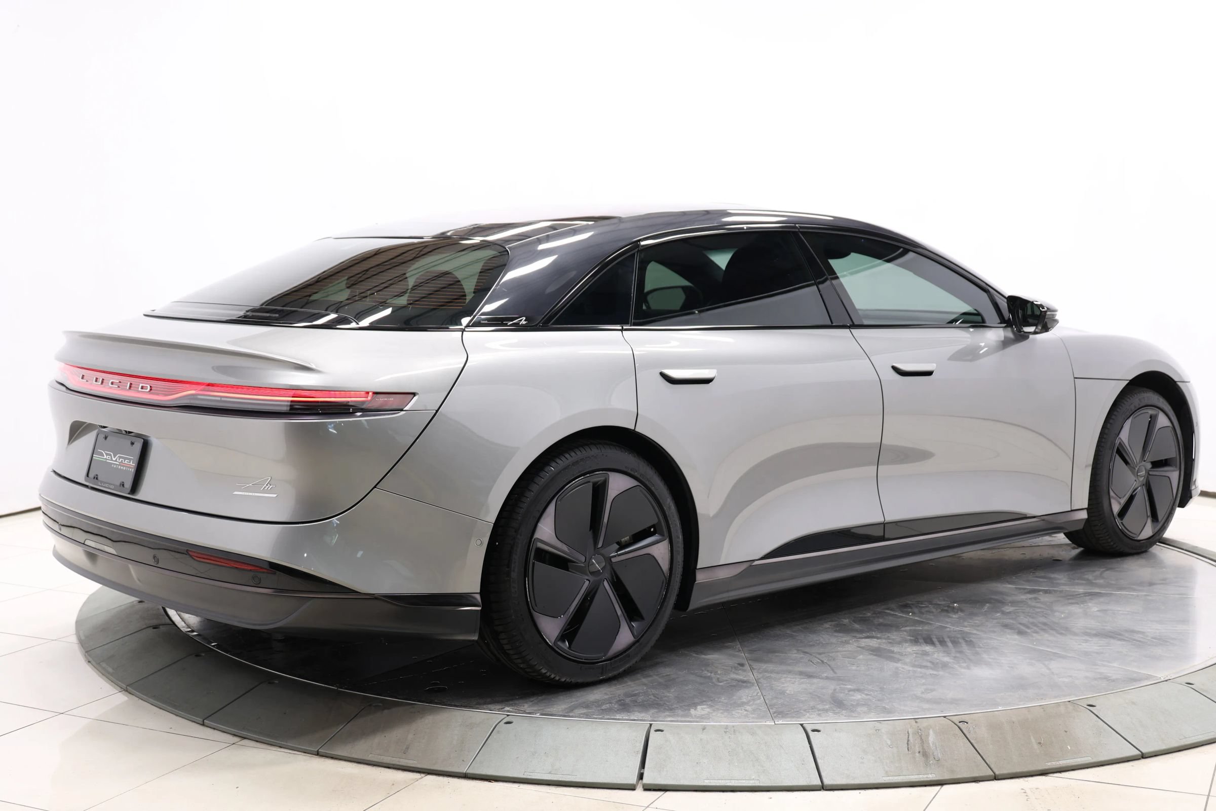 Used 2024 Lucid Air Touring AWD/4WD image 4
