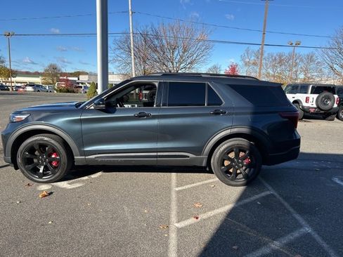 Used 2023 Ford Explorer ST w/ Equipment Group 401A image 4