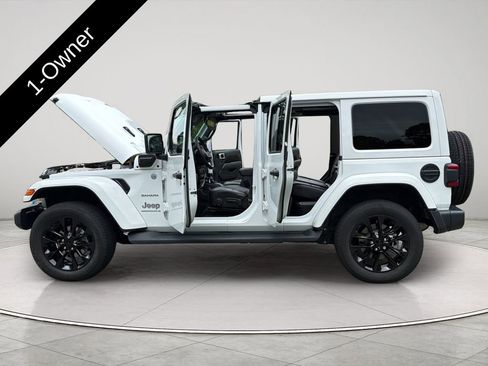 Used 2023 Jeep Wrangler Unlimited Sahara w/ Cold Weather Group AWD/4WD image 9