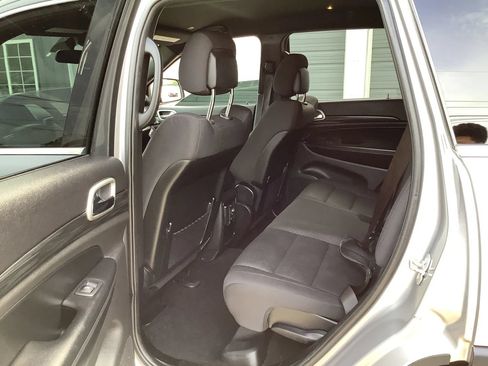 Used 2019 Jeep Grand Cherokee Laredo AWD/4WD image 16