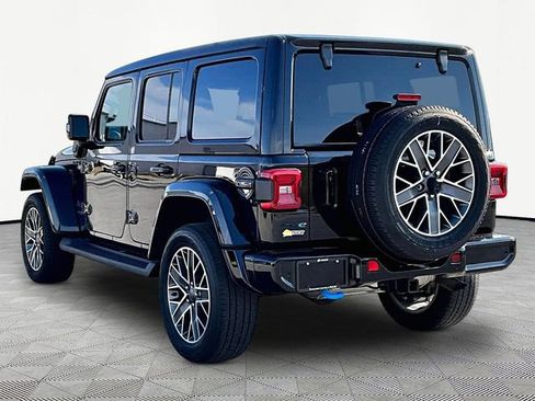 Used 2022 Jeep Wrangler Unlimited Sahara image 4