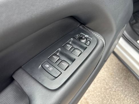 Certified 2023 Volvo XC60 B5 Ultimate w/ Climate Package image 13