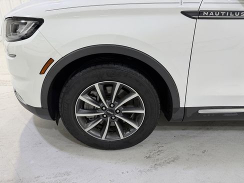Used 2022 Lincoln Nautilus FWD image 9