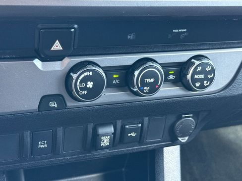 Used 2020 Toyota Tacoma SR5 image 20