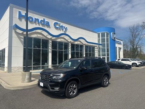 Used 2023 Honda Passport TrailSport image 2