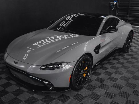 Used 2021 Aston Martin V8 Vantage Coupe image 29