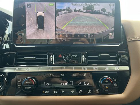 New 2026 Nissan Pathfinder Platinum FWD image 4