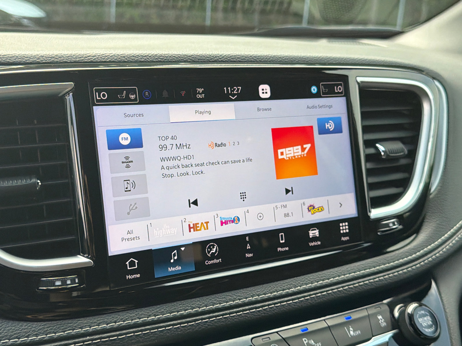Used 2026 Chrysler Pacifica Limited FWD image 28