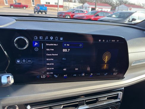 Used 2025 Chevrolet Traverse LT image 22