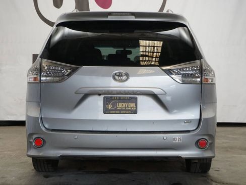 Used 2014 Toyota Sienna SE FWD image 6