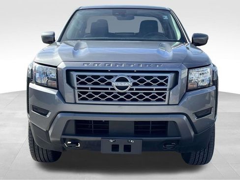 Used 2023 Nissan Frontier SV image 2