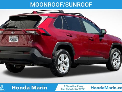 Used 2021 Toyota RAV4 XLE w/ Convenience Package FWD image 5