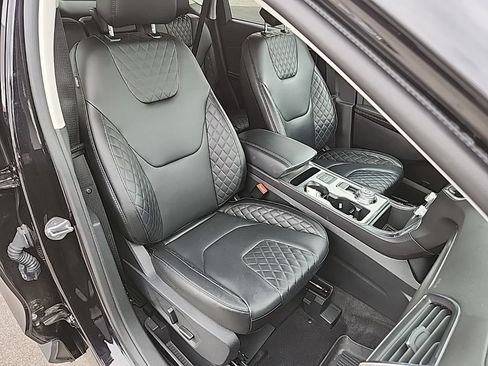 Used 2024 Ford Edge Titanium AWD/4WD image 39