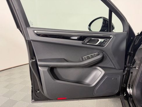Certified 2026 Porsche Macan image 19