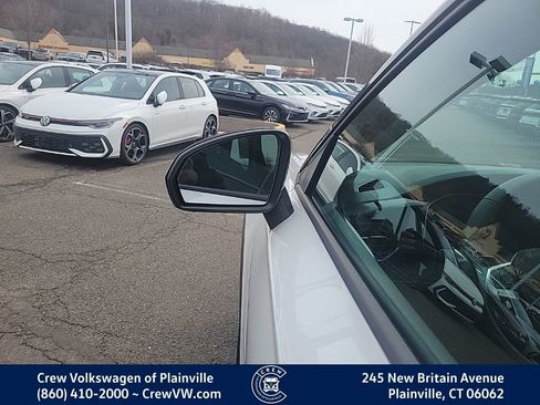 Certified 2025 Volkswagen Taos SE image 26