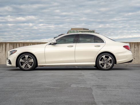 Certified 2018 Mercedes-Benz E 300 4MATIC image 3
