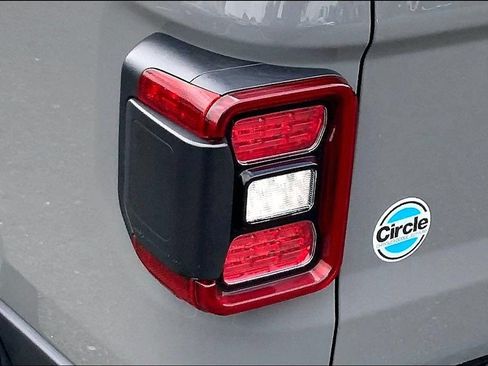 Used 2021 Jeep Gladiator Sport AWD/4WD image 24