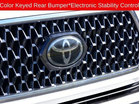 Used 2018 Toyota Tacoma TRD Off-Road image 8