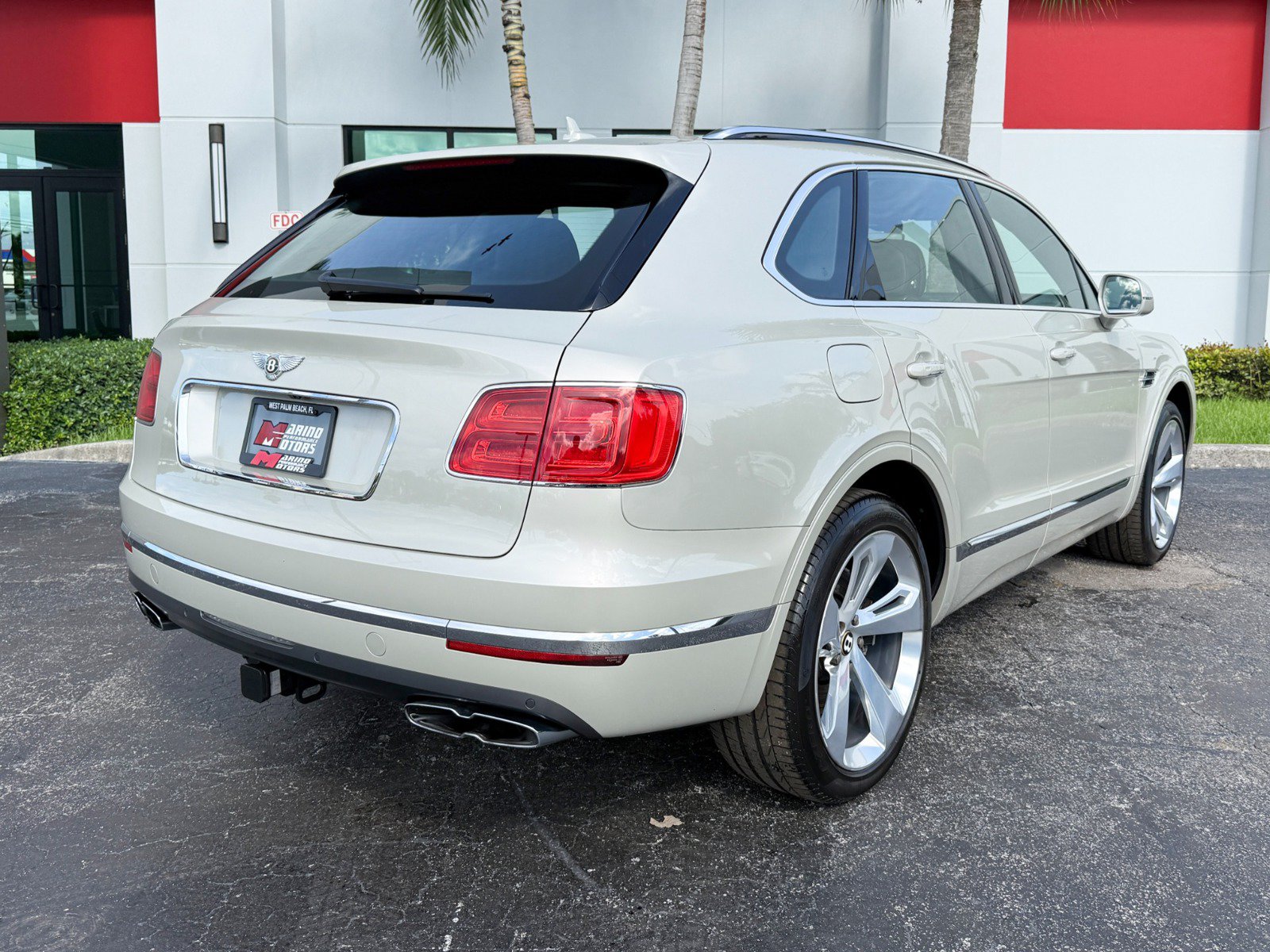 Used 2019 Bentley Bentayga AWD/4WD image 18