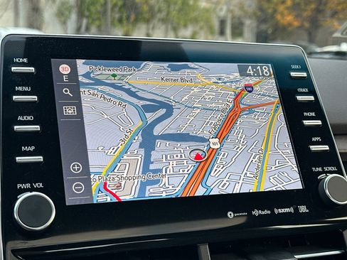 Used 2022 Toyota Avalon Limited image 23