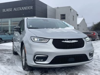 Used 2024 Chrysler Pacifica Touring-L