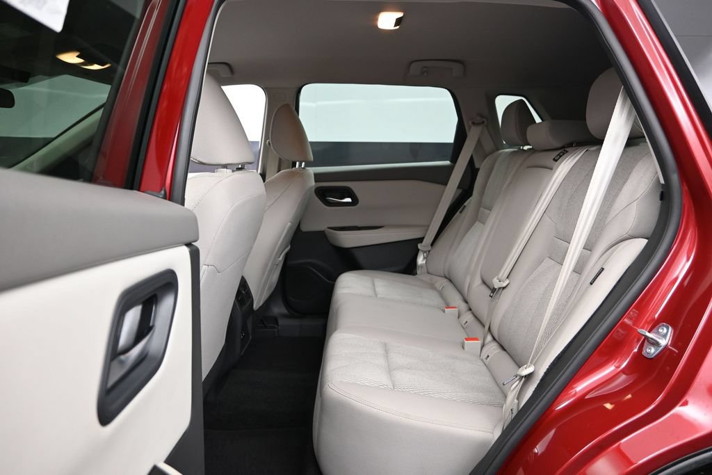 Used 2025 Nissan Rogue SV AWD/4WD image 25