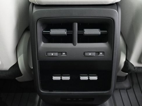 New 2025 Porsche Macan 4S Electric image 8