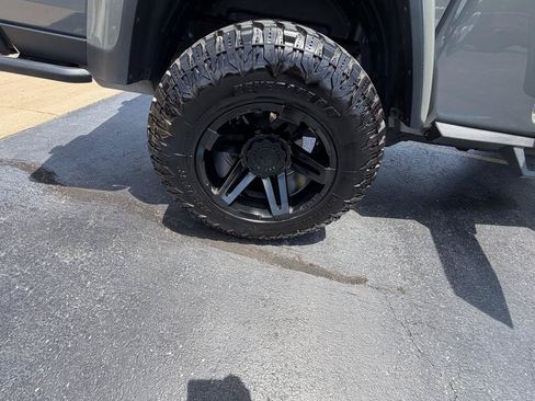 Used 2021 Jeep Gladiator Rubicon AWD/4WD image 38