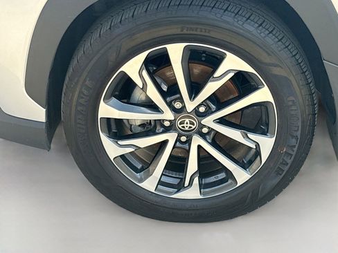 Used 2024 Toyota Corolla Cross XLE w/ Convenience Package image 31