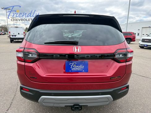 Used 2025 Honda Pilot TrailSport image 4