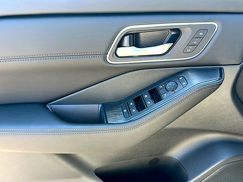 New 2026 Nissan Rogue Platinum AWD/4WD image 14