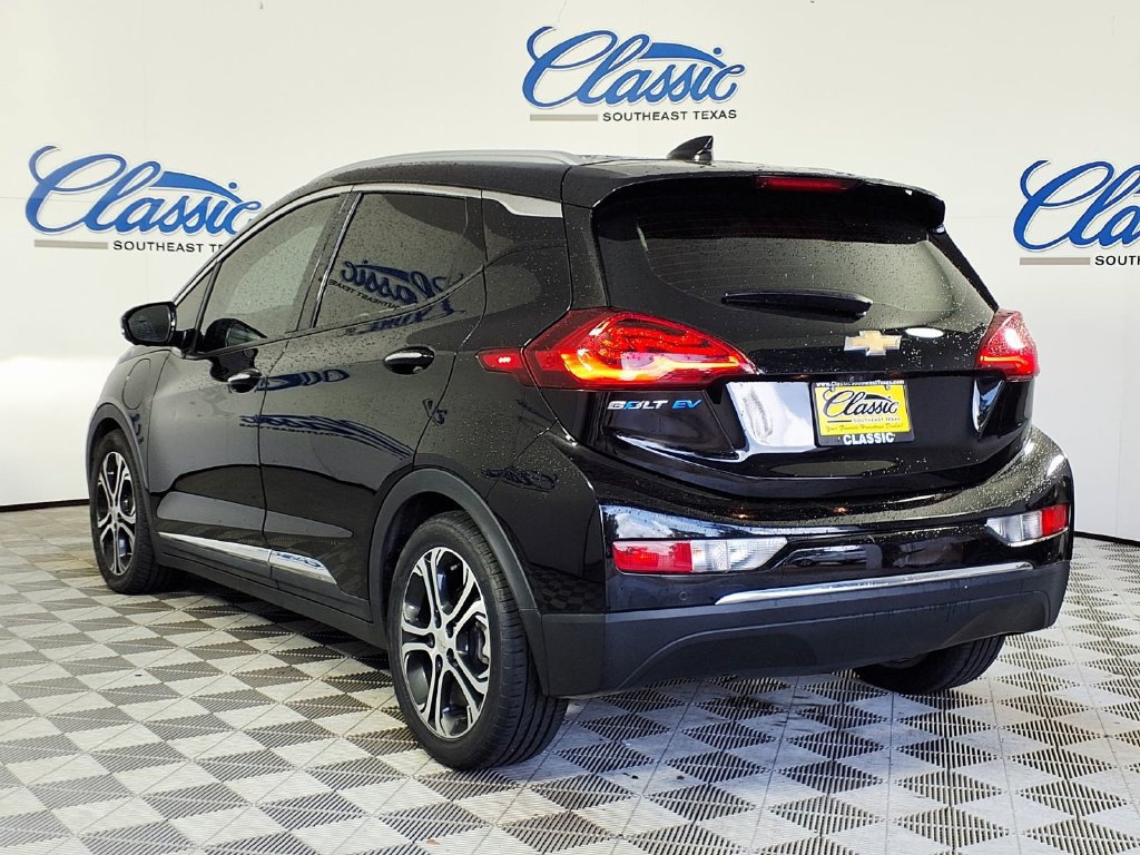 Used 2021 Chevrolet Bolt Premier w/ Infotainment Package FWD image 2