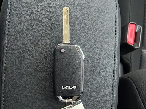 Certified 2025 Kia Soul LX w/ LX Technology Package FWD image 24